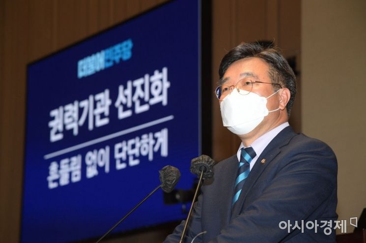 윤호중 더불어민주당 공동비대위원장이 12일 국회에서 열린 정책의원총회에 참석, 모두발언을 하고 있다./윤동주 기자 doso7@