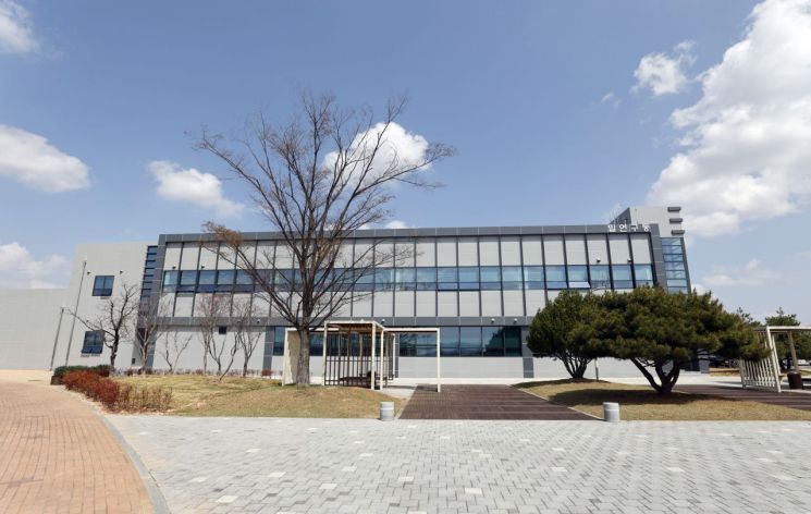 2022년 3월 개소한 전북 완주군 소재 농촌진흥청 국립식량과학원 '밀 연구동'.
