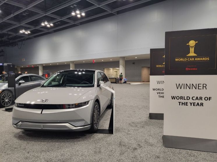 월드카어워즈 ‘2022 올해의 차’ 시상식에서 대상인 ‘올해의 차’를 수상한 현대차 아이오닉5