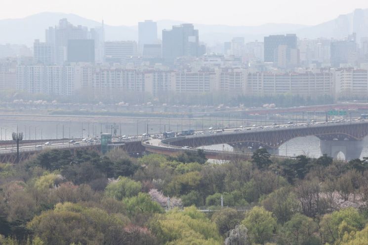 서울 아파트값 2주 연속 보합… 강남·용산구는 상승세 여전