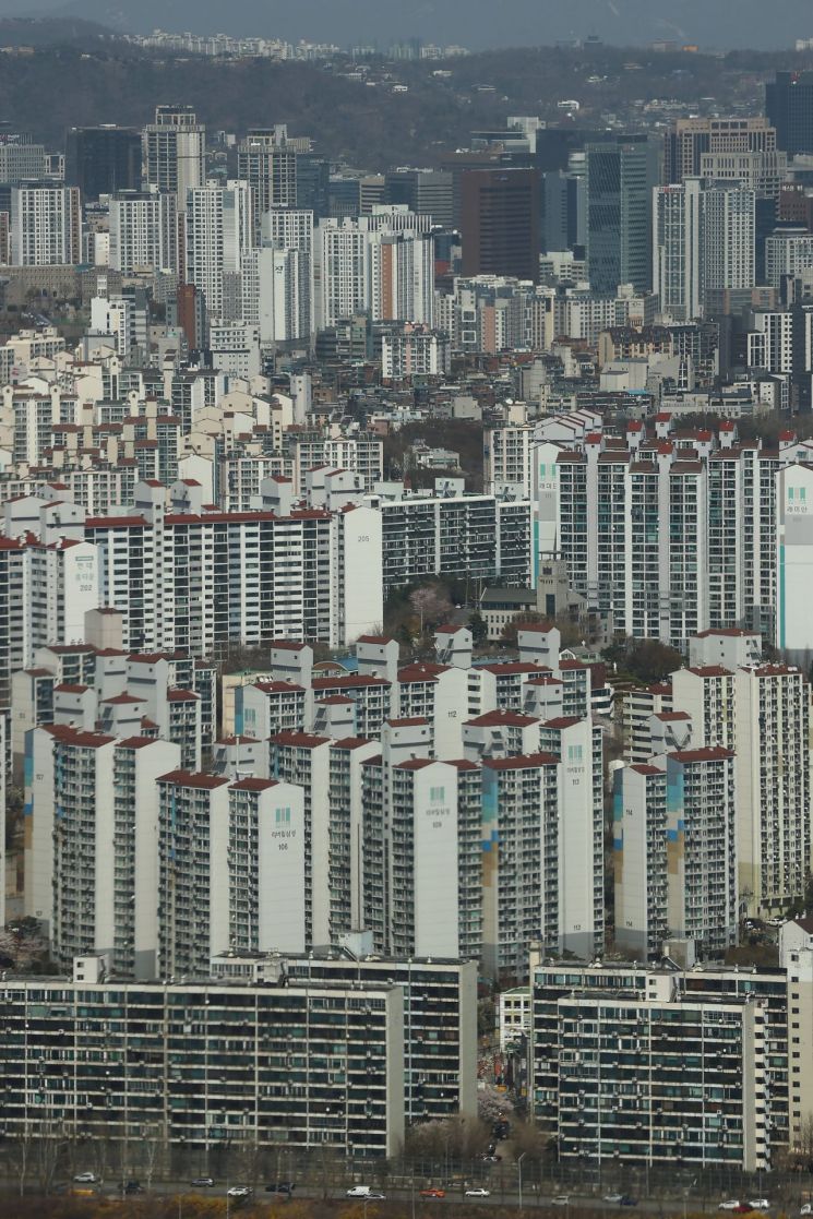 늘어나는 '중국인 집주인'…부동산 규제 역차별 해소 주목