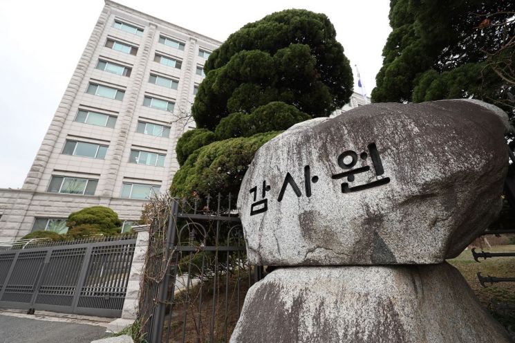 감사원 사무총장, 대통령실 수석과 문자 소통… "무식한 소리에 해명"