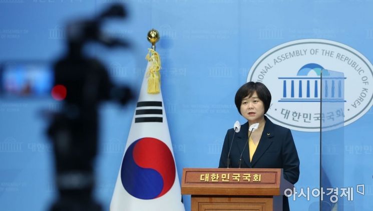 이정미 정의당 전 대표가 19일 국회 소통관에서 인천시장 출마 선언을 하고 있다./윤동주 기자 doso7@