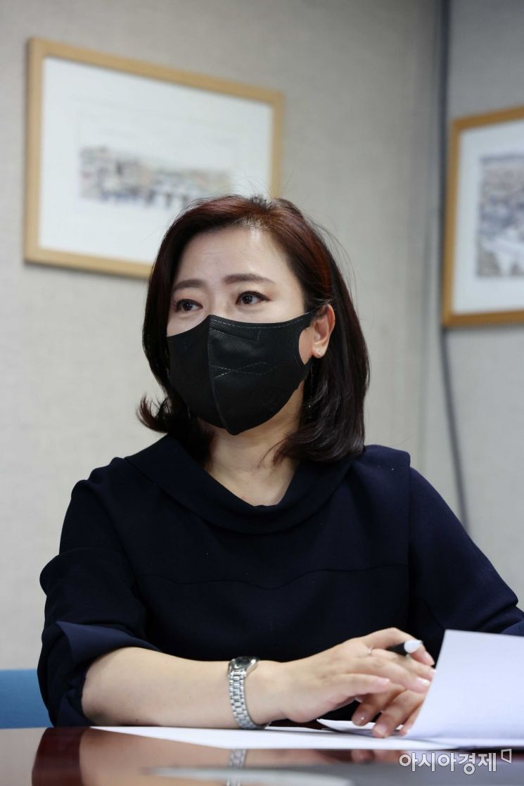 안수현 한국외대 법학전문대학원 교수가 지난달 19일 아시아경제에서 열린 ‘은행의 미래 좌담회’에서 발언하고 있다.