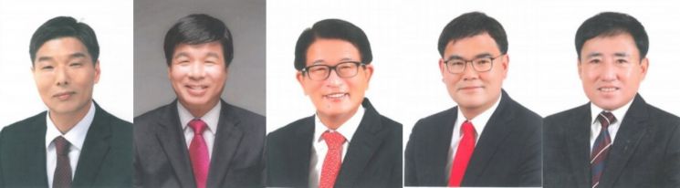 배상길 고성군의회 의원, 이상근 전 고성군의회 의원, 하학열 전 군수, 허동원 고성미래연구원장, 황보길 전 경남도의회 의원.