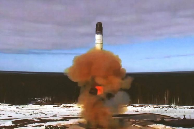 러, 신형 ICBM 발사시험 성공 발표…히로시마 원폭 2000배 위력