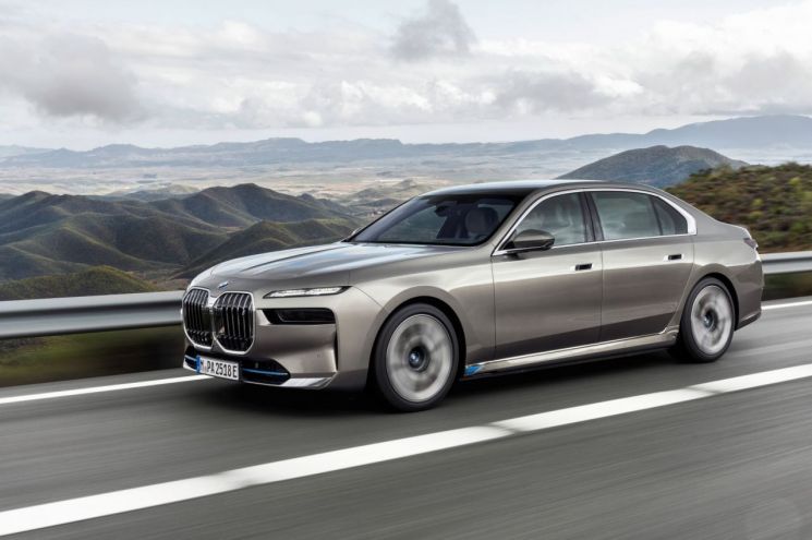 "Luxury Sedan War Unfolds"... S-Class, G90, 7 Series Clash (Comprehensive)