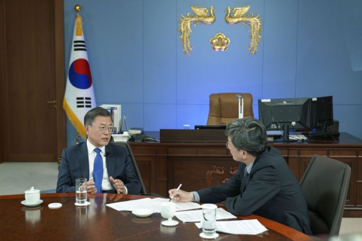 文대통령 "조국 수사 공교로운 부분 많아…한동훈 '검수완박 저지' 표현 위험"(종합)