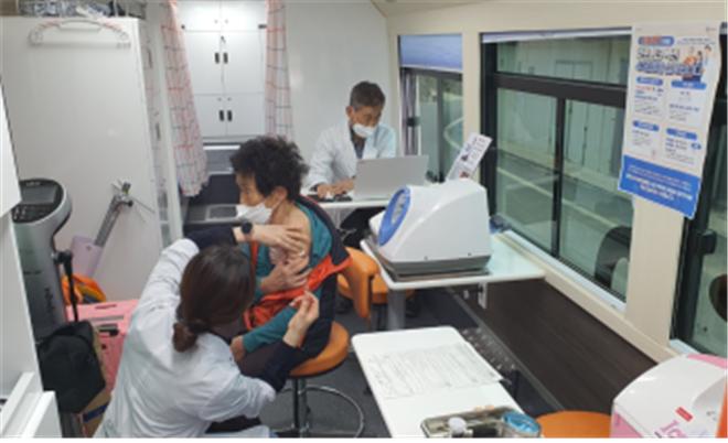 함양군, 찾아가는 ‘메디컬 버스’ … 4차 백신 예방접종 운영