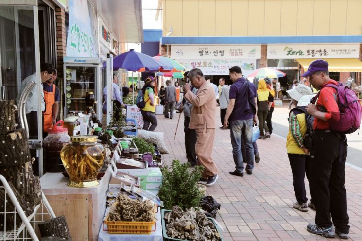 시원하게 ‘건강’ 쏩니다 … 산청약초시장, 페이백 이벤트 진행