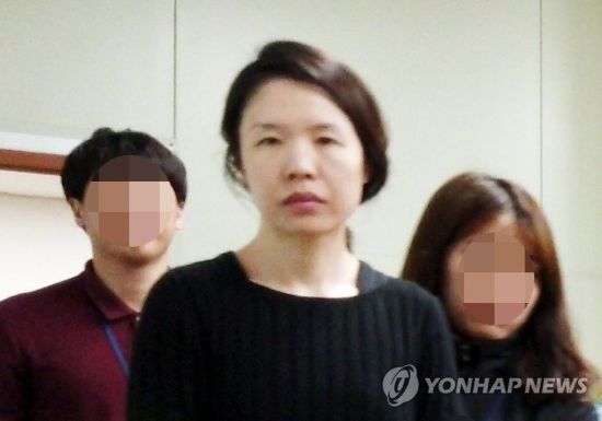 전 남편을 살해한 혐의로 구속된 고유정(36)이 제주동부경찰서 유치장에서 나와 진술녹화실로 이동하고 있다. /사진=연합뉴스