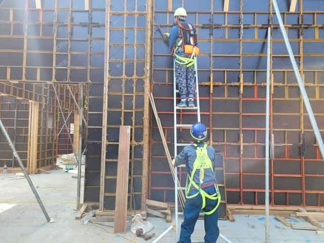 추락사고 충격 완화 에어백 … 부산항만공사, 건설현장에 스마트 안전조끼 도입