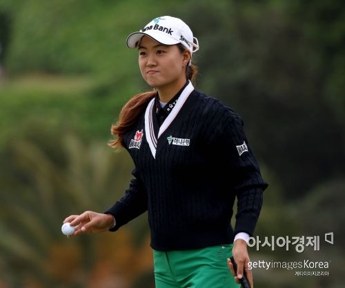 이민지가 팰로스버디스챔피언십 첫날 11번홀에서 벙커 세이브에 성공한 뒤 미소를 짓고 있다. 팰로스버디스에스테이츠(미국)=Getty images/멀티비츠