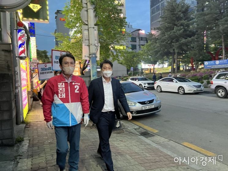 이준석, 김은혜·김진태 지원 유세에 지지자들, "성 상납 의혹은?" 부글부글