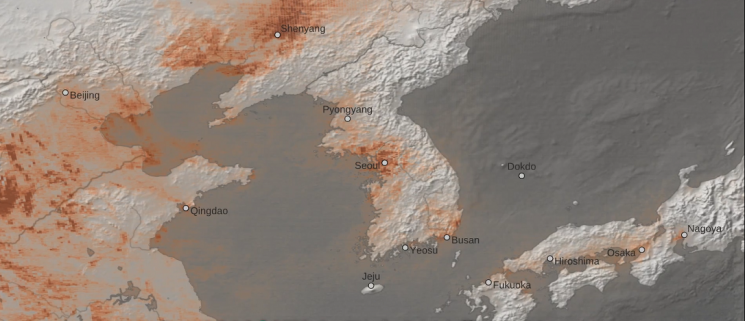 천리안위성 2B호가 촬영한 동아시아 일대 이산화질소 농도 관측 이미지. 대도시와 공업지대, 화력발전소 지역들에게서 대기오염 물질인 이산화질소 농도가 높다는 사실을 알 수 있다. 사진 출처=항우연 블로그