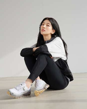 봄바람 부는 아웃도어… 신발·용품 불티