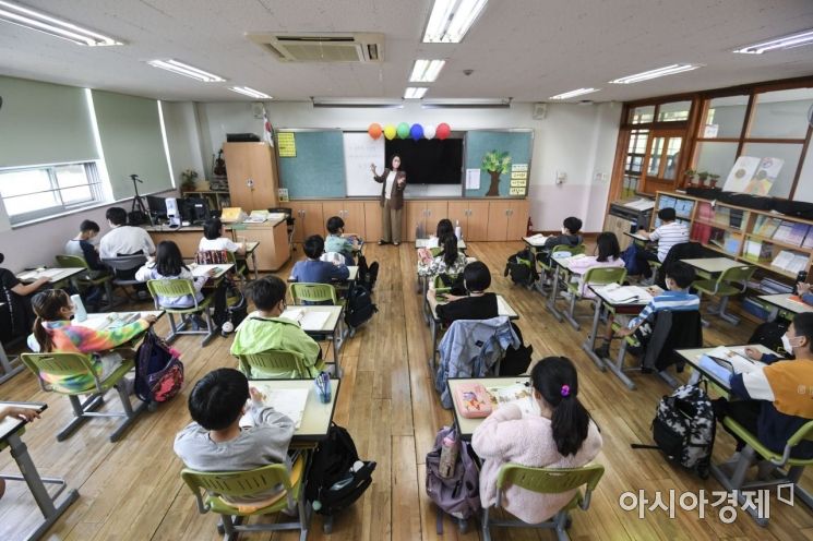 작년 학교 전기요금 부담 7260억원…4년새 72% 껑충