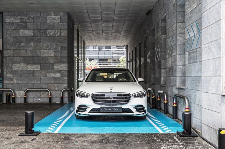 "車 스스로 빈 공간 찾아 주차" 벤츠코리아, S클래스 적용기술 시연