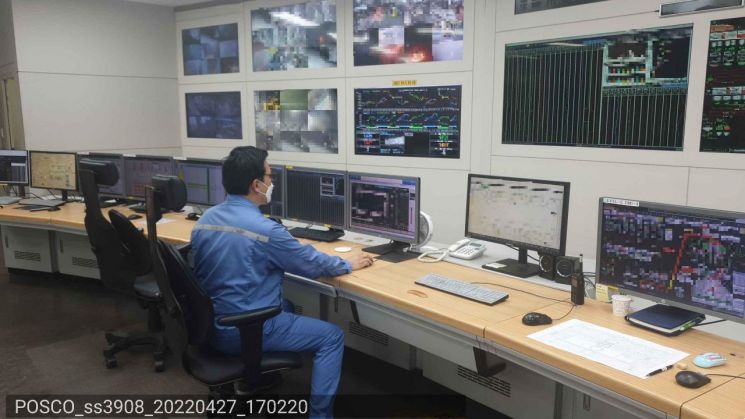 The Future Steelworks Realized: POSCO's 'Smart 2 Blast Furnace' ... Producing Molten Iron Using Big Data and AI