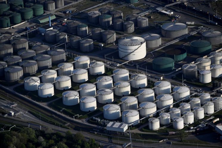 독일 "러 석유, 여름까지 금수조치 준비"…EU 이르면 4일 결정   