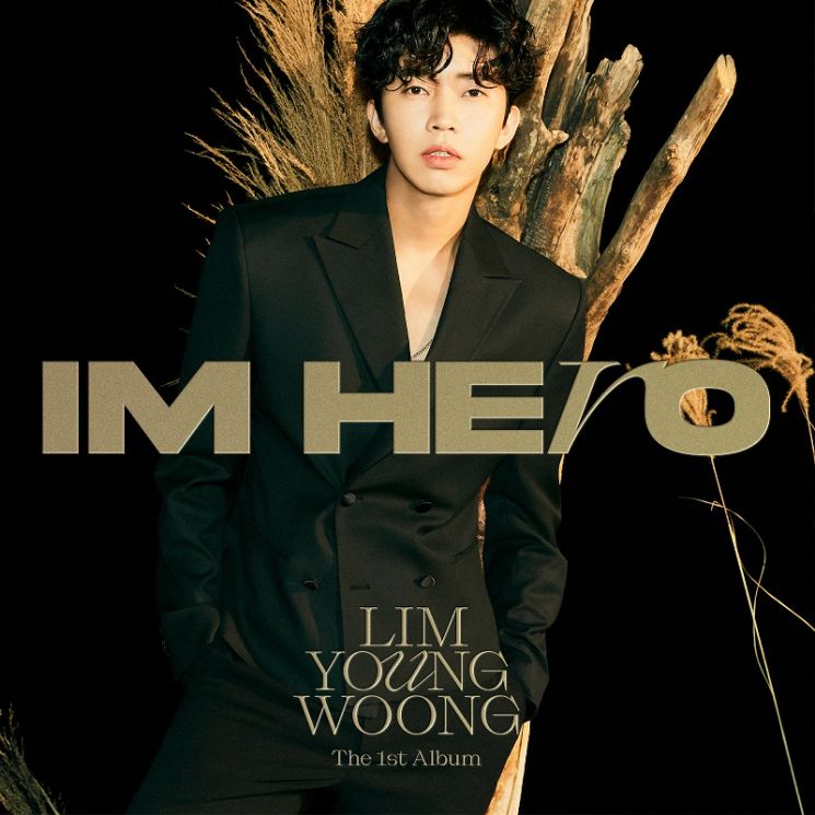 임영웅 정규 1집 음반 유통사 드림어스컴퍼니가 임영웅의 정규 1집 '아임 히어로'(IM HERO)의 선 주문량이 100만 장을 넘어서며 '밀리언셀러'에 등극했다고 3일 밝혔다. 사진은 임영웅 '아임 히어로' 앨범 이미지. 사진제공 = 물고기뮤직 [이미지출처=연합뉴스]