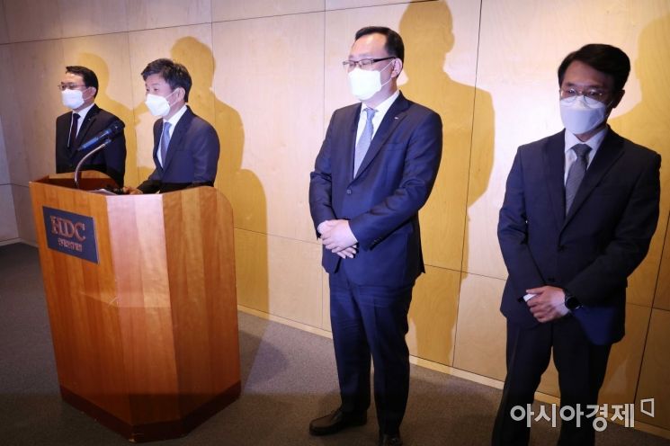 4일 서울 HDC현대산업개발 용산 사옥에서 열린 광주 화정동 아이파크 사고수습 관련 추가대책 발표 기자회견에서 정몽규 회장이 발언하고 있다. /문호남 기자 munonam@