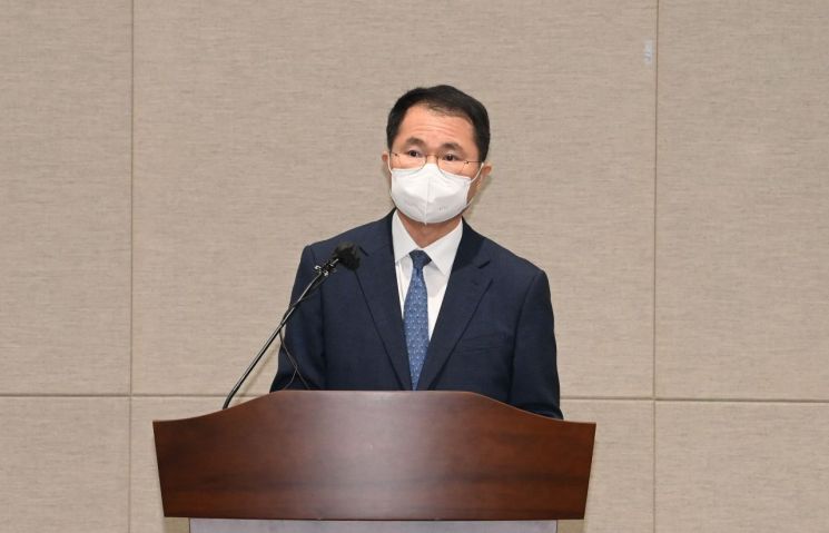 여운국 고위공직자범죄수사처(공수처) 차장이 4일 공수처 브리핑실에서 열린 고발사주 의혹 수사결과 브리핑을 진행하고 있다. [이미지출처=연합뉴스]