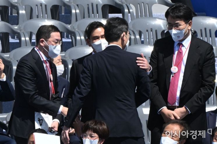 [포토] 인사 나누는 이재용-정용진