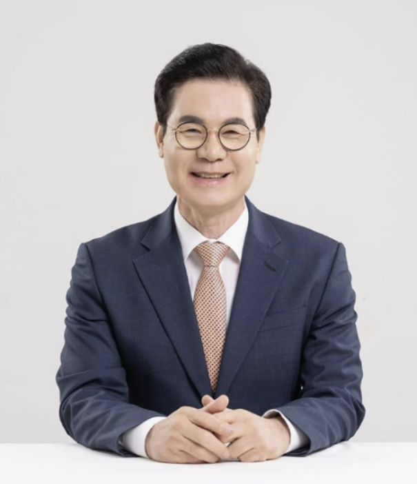 김상권  전 경남교육청 교육국장.