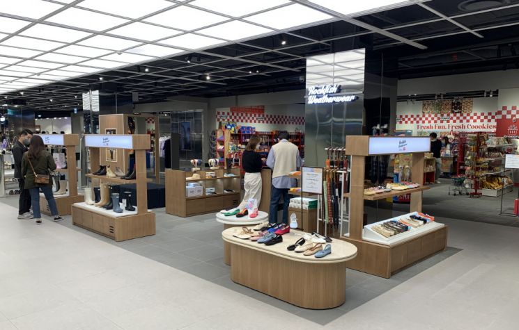 MZ 취향저격…'2030 놀이터' 된 신세계 백화점