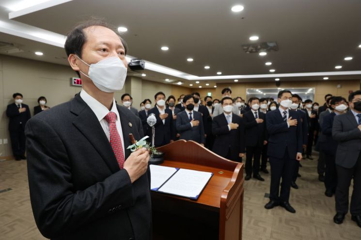 ‘尹의 변호사’ 이완규 신임 법제처장…검수완박 겨냥하나