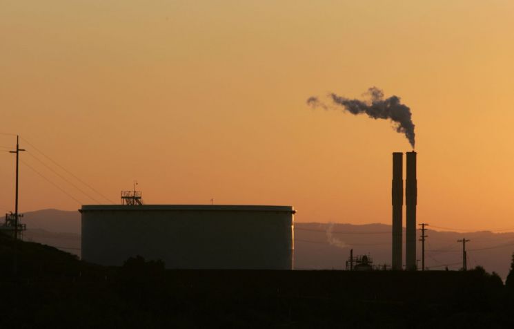 이산화탄소 배출량 421ppm '사상최대'…위기에 처한 파리기후협약 