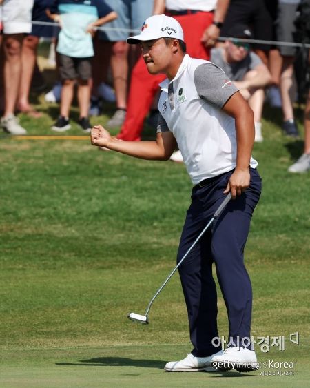 이경훈이 AT&T바이런넬슨 최종일 17번홀에서 파 세이브에 성공한 뒤 환호하고 있다. 맥키니(미국)=Getty images/멀티비츠