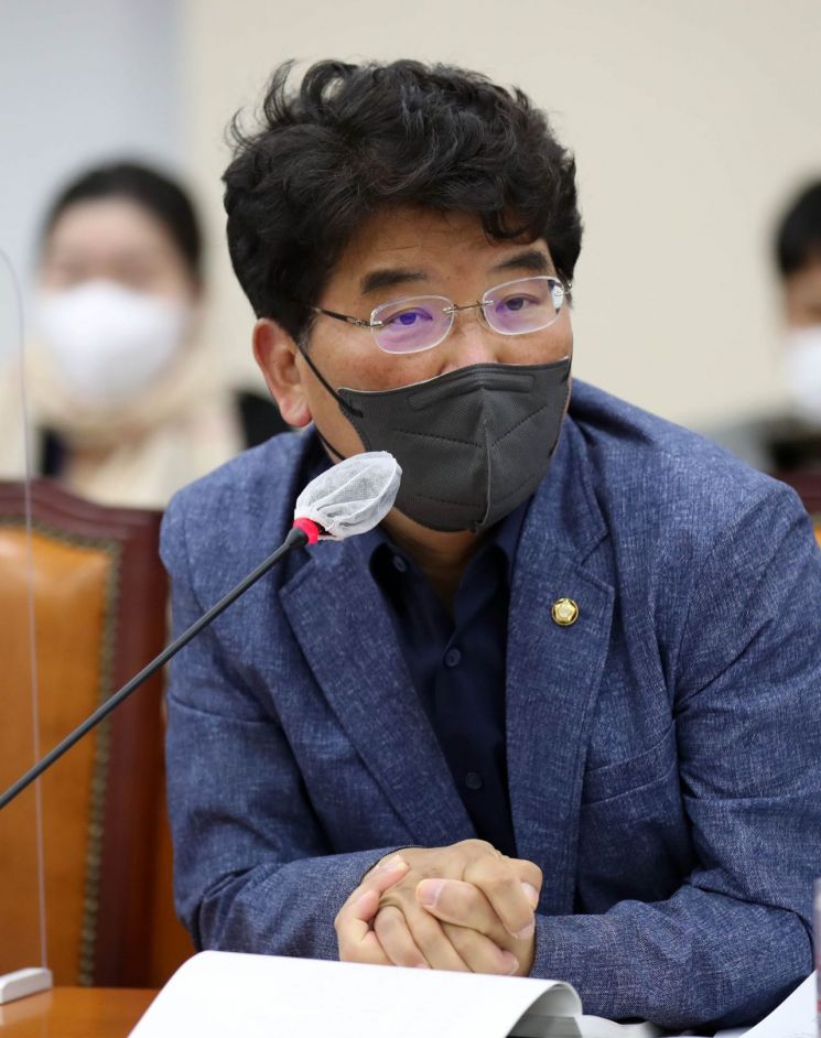 박완주 '성 비위 의혹' 피해자, 경찰에 고소장 