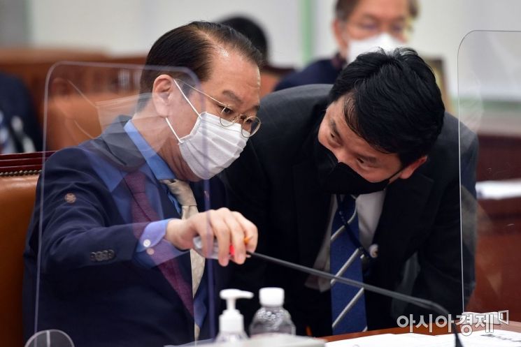 [포토] 주소 잘못 찾은 대북통지문, 속 타는 권영세 장관