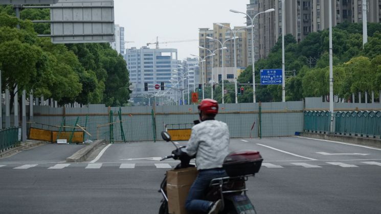 中 성장률 전망치 하향조정 이어져…2Q 역성장, 연간 2% 관측도