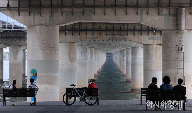 [포토] 더위 피하는 시민들