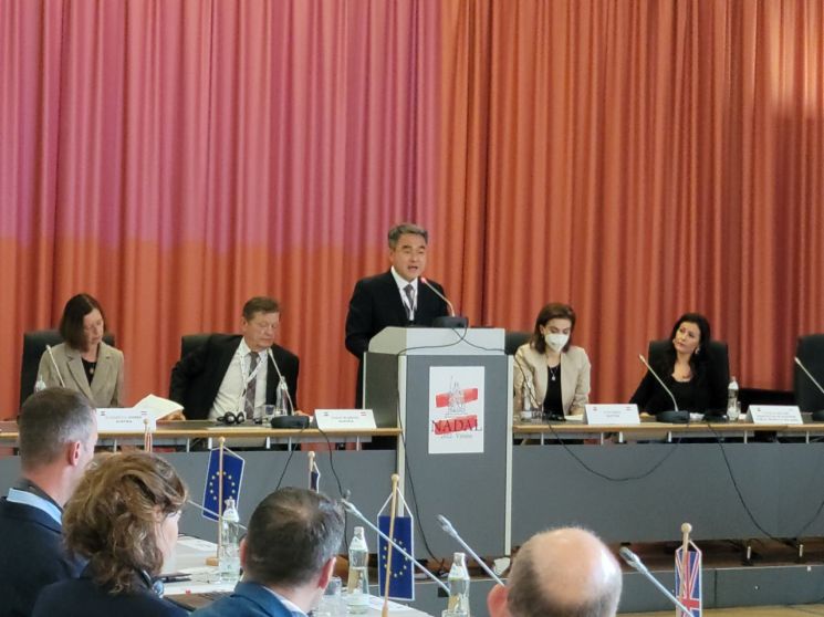 황철규 국제검사협회(IAP) 회장이 5월 11~13일 오스트리아에서 열린 제13차 유럽연합(EU) 검찰총장 회의에 참석해 개막식 기조연설을 하고 있다./제공 = IAP