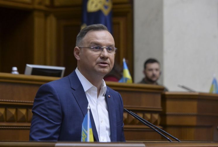 폴란드 대통령 우크라 의회 연설..."영토 1cm도 러에 줘선 안돼""