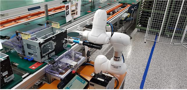 중소기업 현장에 쓰이는 제조공정 로봇.(사진=아시아경제 DB)