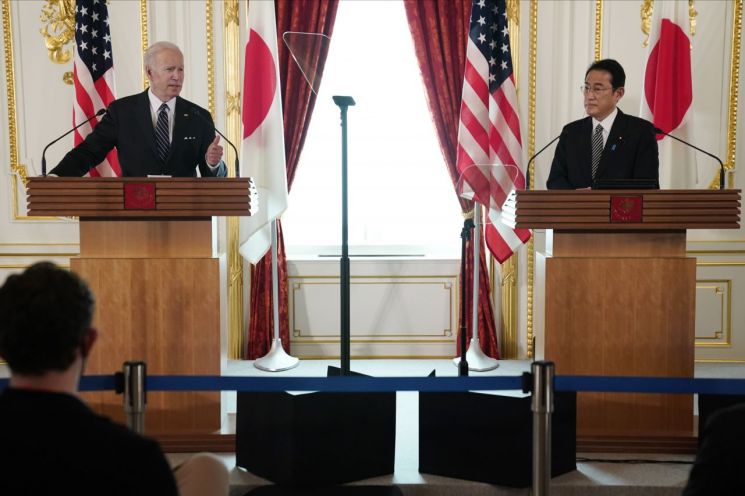 조 바이든 미국 대통령(왼쪽)과 기시다 후미오 일본 총리 [이미지출처=AP연합뉴스]