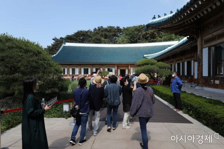 26일 서울 종로구 청와대 관저가 공개되고 있다./강진형 기자aymsdream@