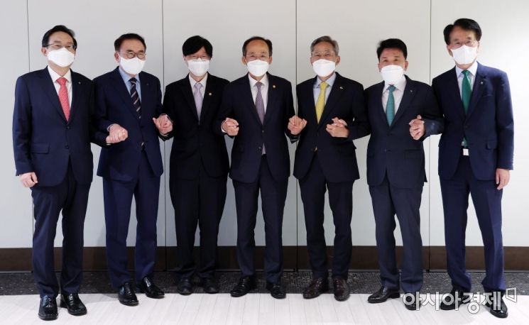 [포토] 5대 금융지주 회장단과 만난 추경호 부총리
