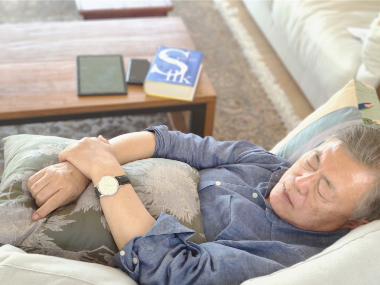 "예전 번호 눌러보니 '아빠', 괜스레 눈물"…文 전 대통령 딸 다혜씨 SNS 개설