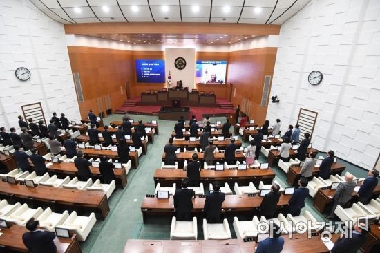 '성관계는 부부만…' 조례안 검토한 서울시의회 '논란'