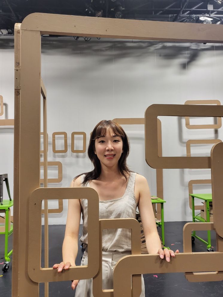 여종업원 도희역을 맡은 최주연 배우