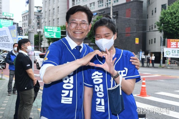 [포토] 딸과 함께 유세 나선 송영길 후보