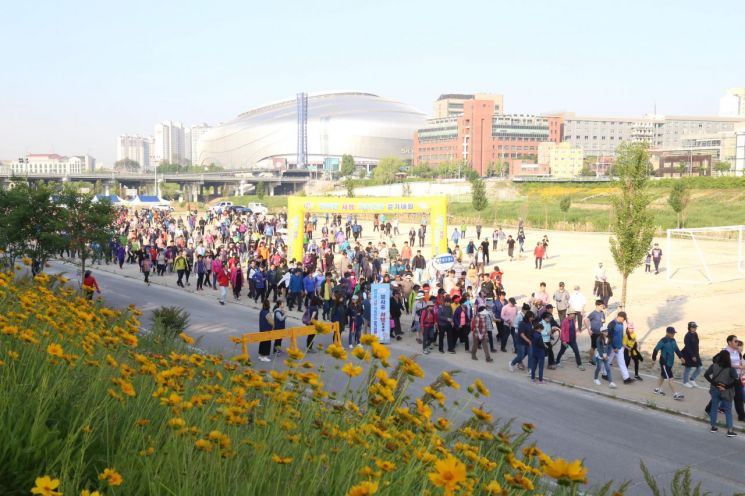 구로구, 2년 만에 ‘안양천사랑 가족건강 걷기대회’ 개최