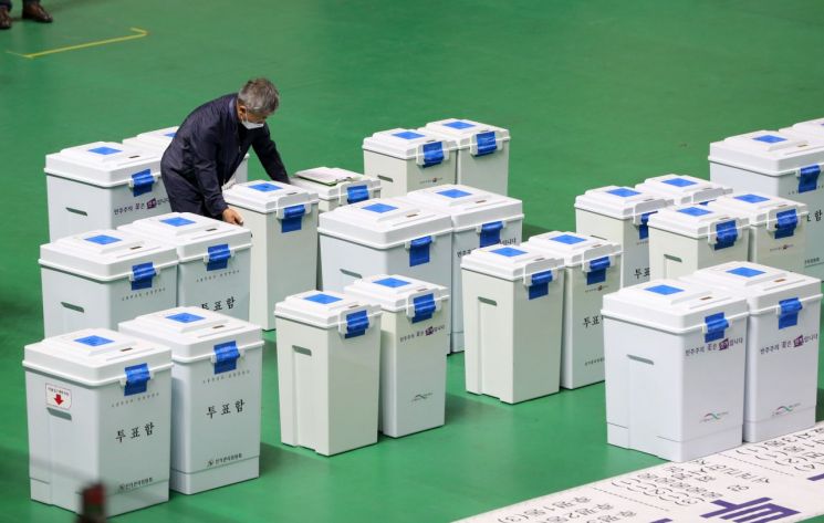 6·1지방선거, 20년만에 최저 투표율…"'샤이 민주당'은 없었다"