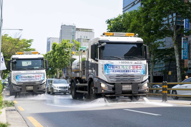 성북구 ‘역대급 폭염’ 대비 도로 살수차 운영 